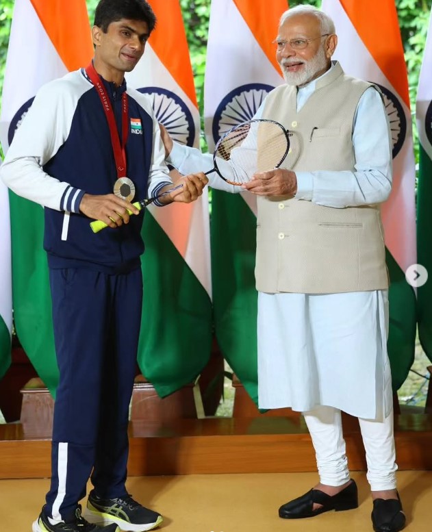 Suhas Lalinakere Yathiraj with Narendra Modi
