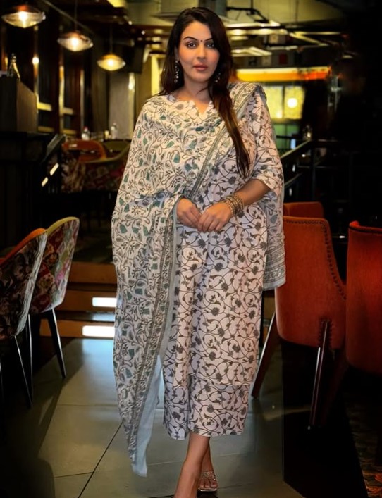 Yamini Malhotra height