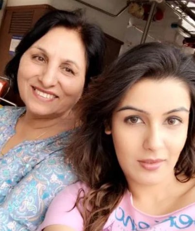 Yamini Malhotra with her mother