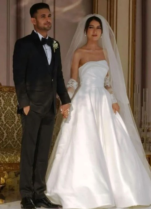 Zuchobeni Tungoe and her husband's wedding image
