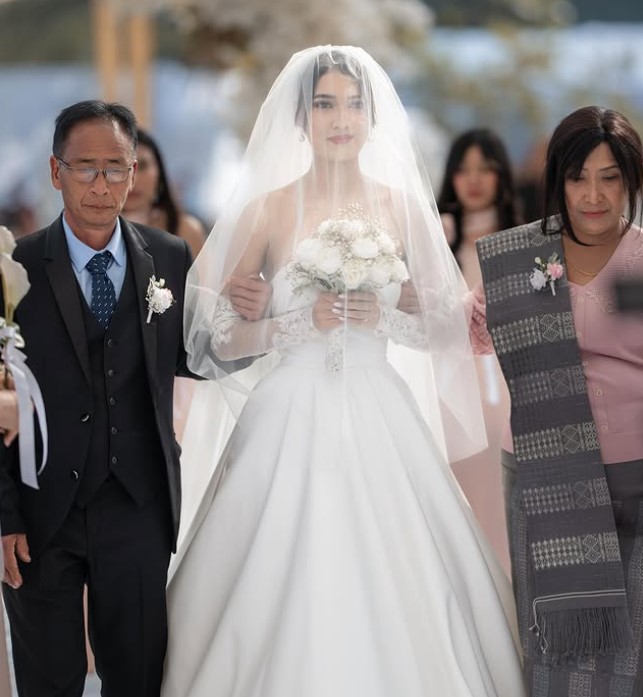 Zuchobeni Tungoe with her parents