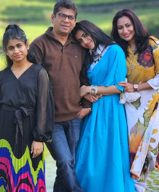 Aishu ADS with her family