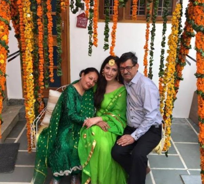 Avantika Mohan with her parents