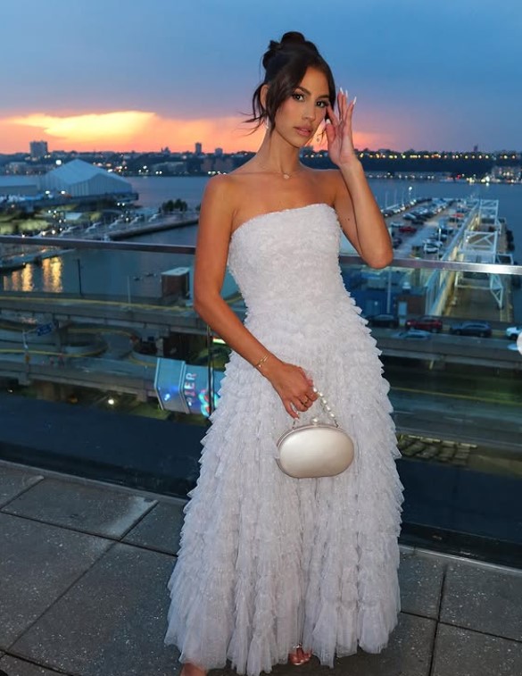 Genevieve Parisi height