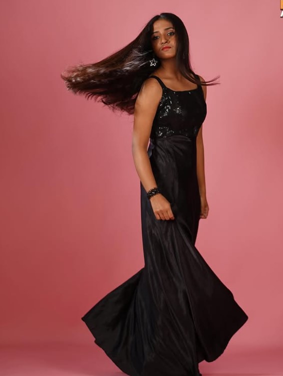 Monica Siva height
