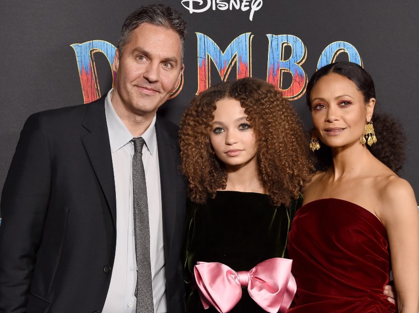 Nico Parker with her parents