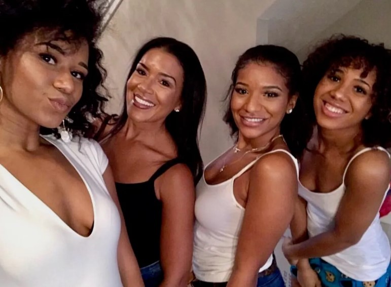 Page Turner with her daughters