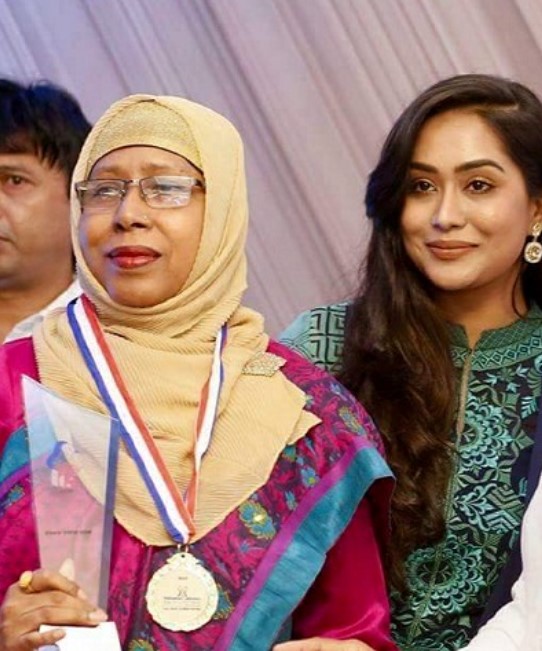 Zakia Bari Mamo with her mom