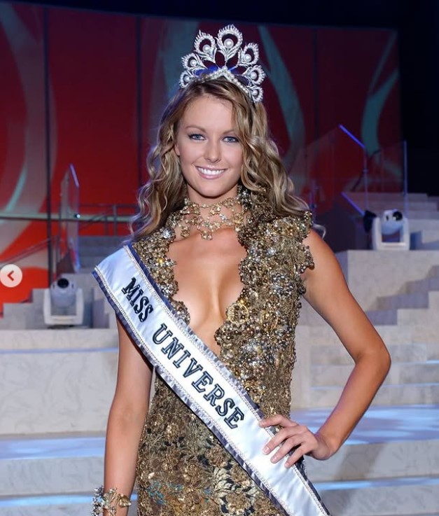 Jennifer Hawkins after winning the title of Miss Universe 2004