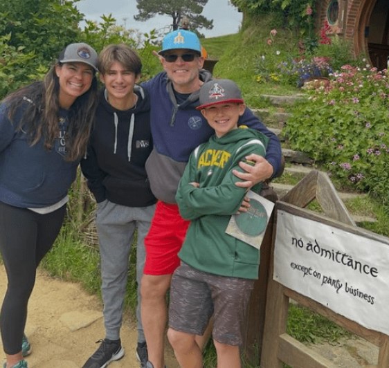 Jessica Mendoza with her husband and kids