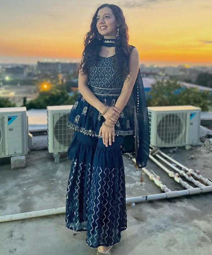 Aanand Priya height