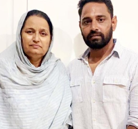 Bhaana Sidhu with his mom