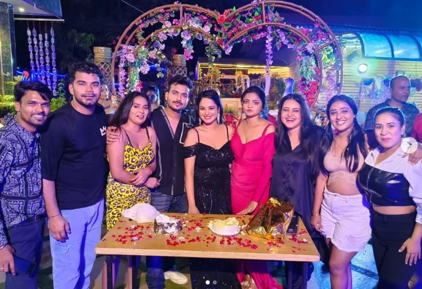 Bharti Jha with her friends