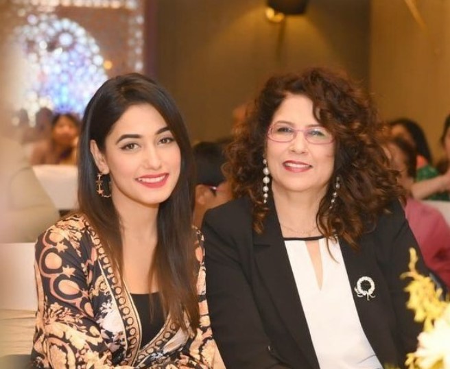 Charvi Dutta with her mom