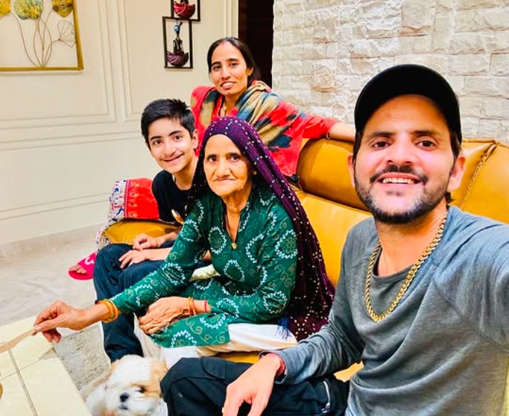 MD Desi Rockstar with his family