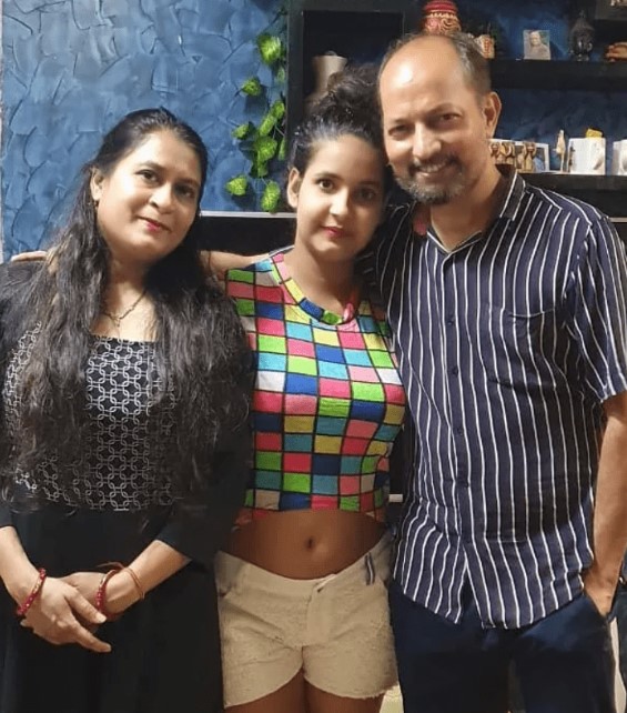 Ridhima Tiwari with her parents