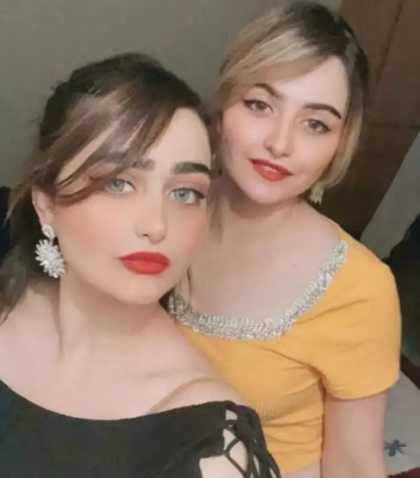 Roshina Delavari with her sister