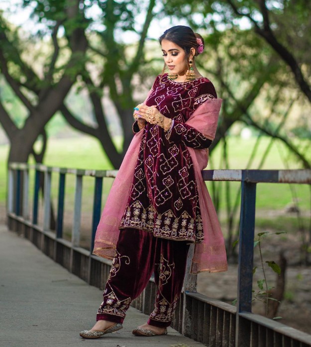 Shivani Dhiman height
