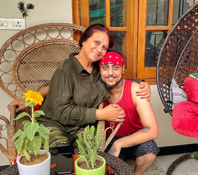 Sikander Kahlon with his mom
