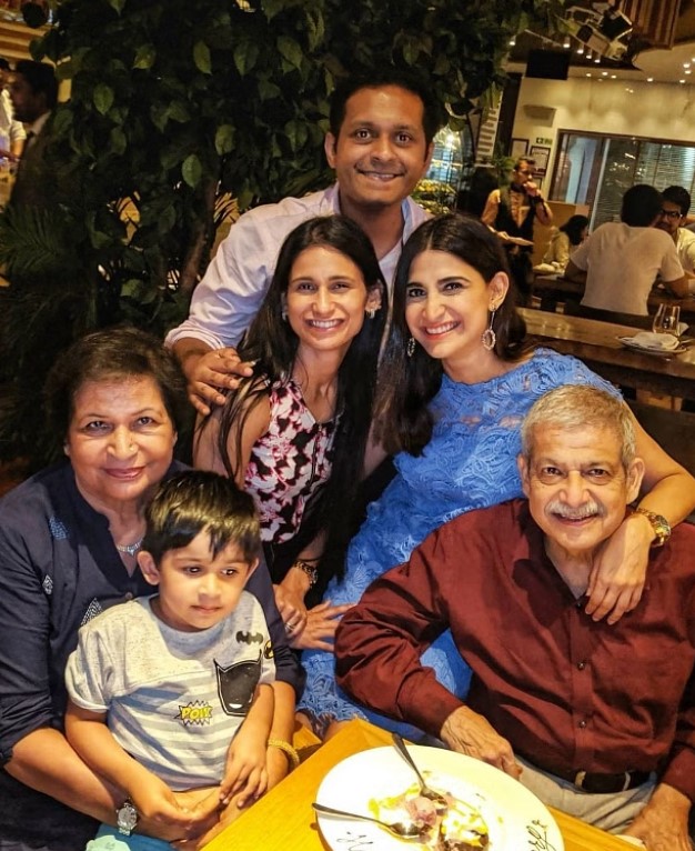 Aahana Kumra with her family