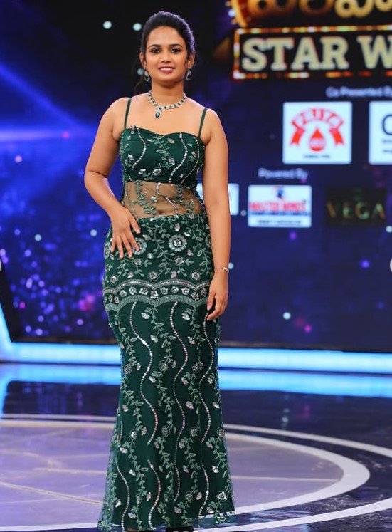 Ariyana Glory height
