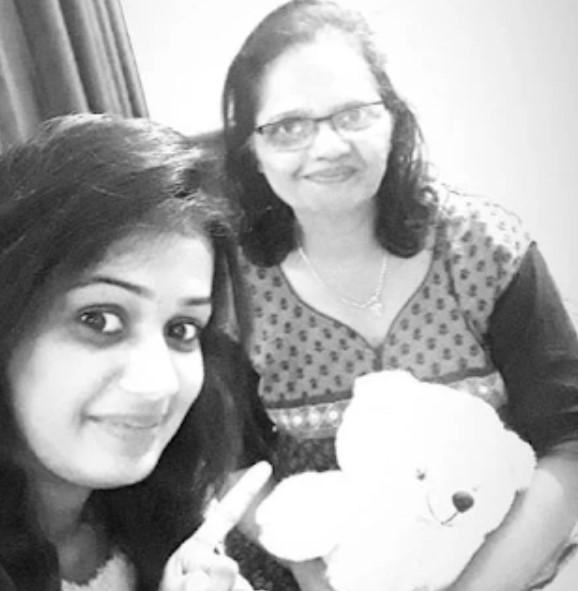 Ariyana Glory with her mother