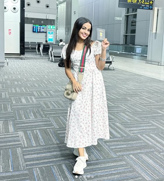 Beauty Khan height