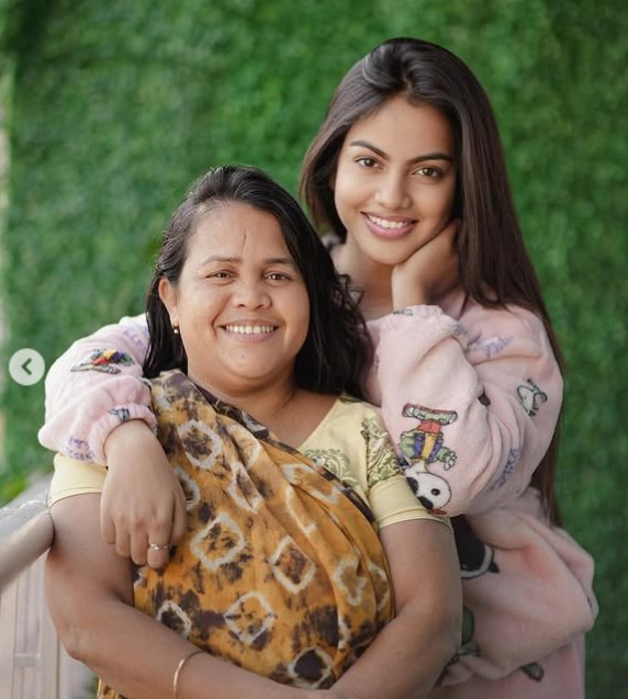 Beauty Khan with her mom