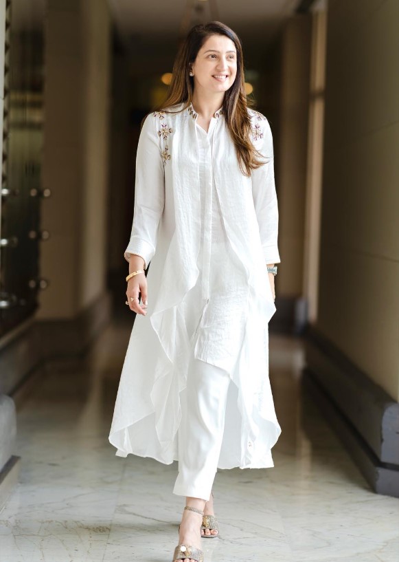 Jaya Bhardwaj height