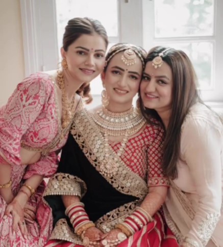 Jyotika Dilaik with her sisters