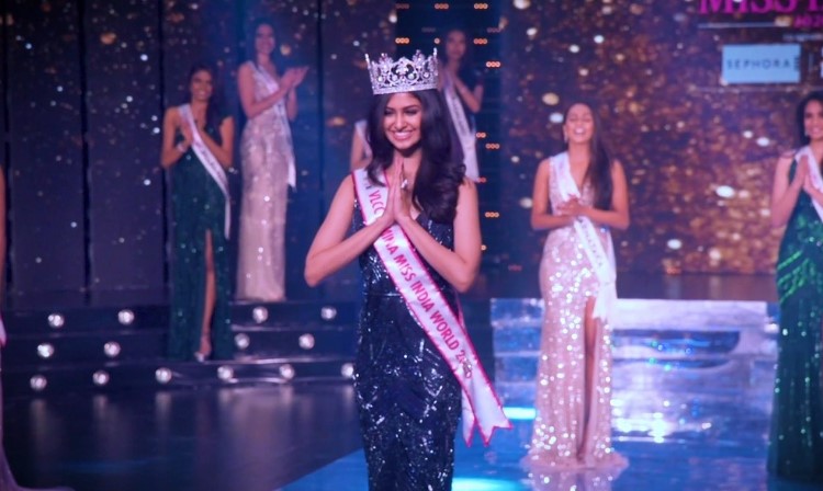 Manasa Varanasi winning the title of the Femina Miss India 2020