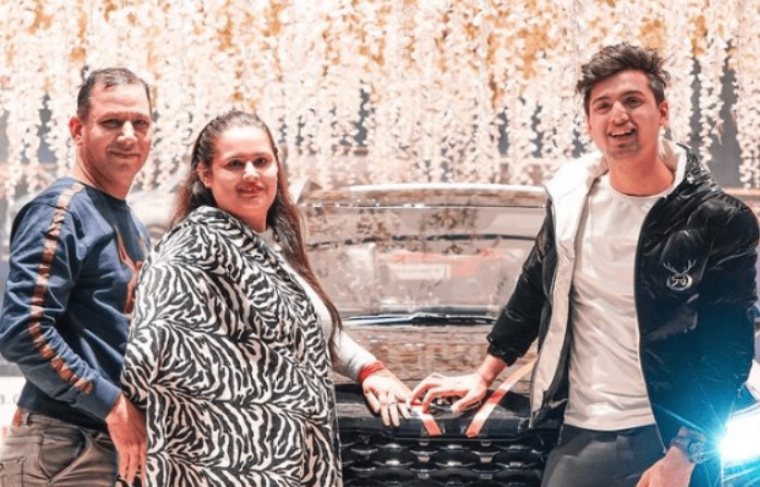 Mohak Narang with his parents