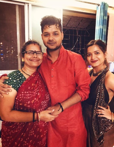 Nidhi Moony Singh with her mother and brother