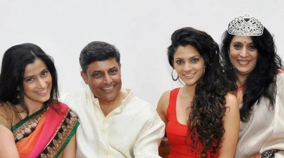 Saiyami Kher with her family