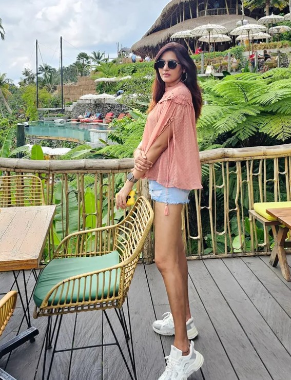 Sangeita Chauhaan height