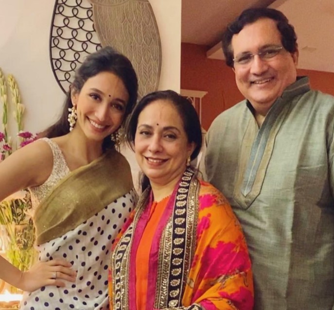 Shreya Chaudhary with her parents