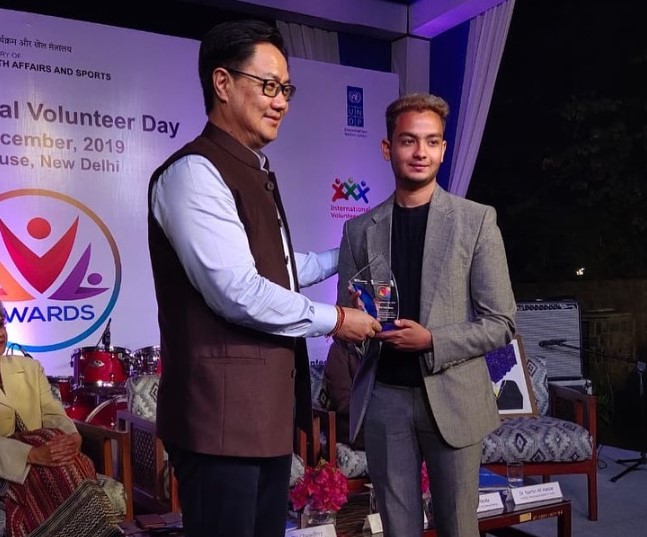 Zabi Khan won best volunteer in India V-Award 2019