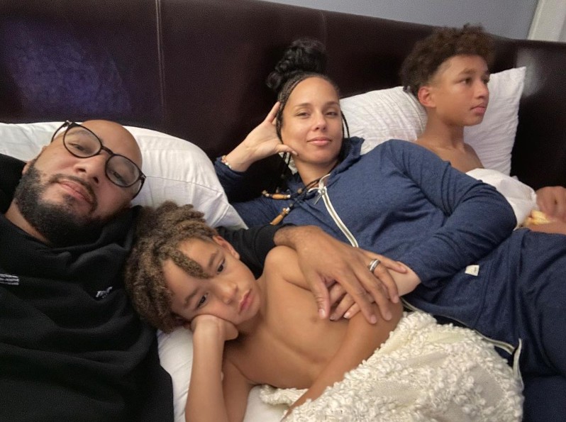 Alicia Keys with her husband and kids