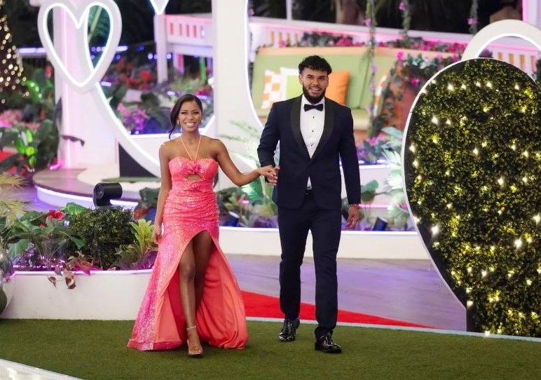 Amaya Espinal and Bryan Arenales, as the winners of ‘Love Island USA 7’ (2025)