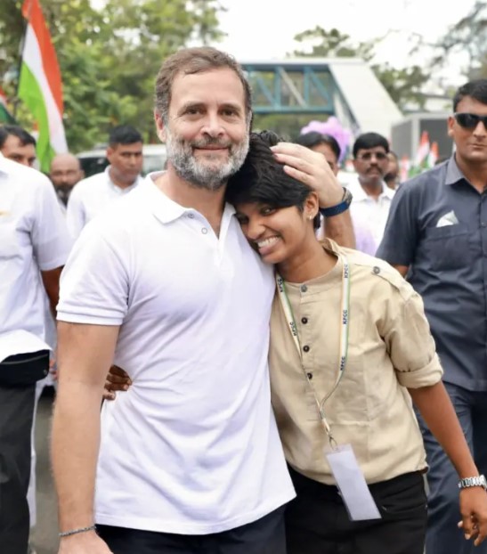 Amulya Leona with Rahul Gandhi