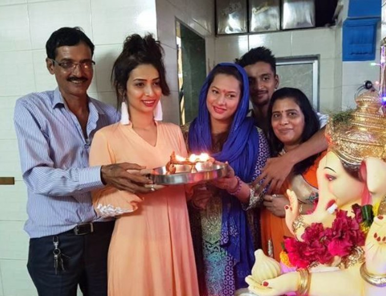 Heena Panchal with her family