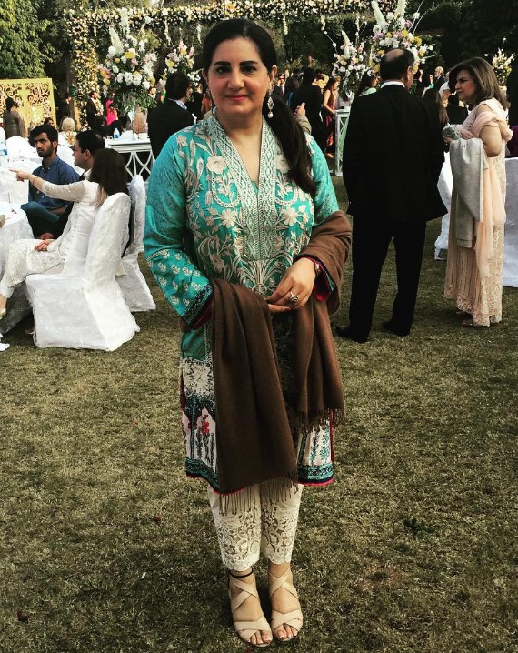 Jasmeen Manzoor height