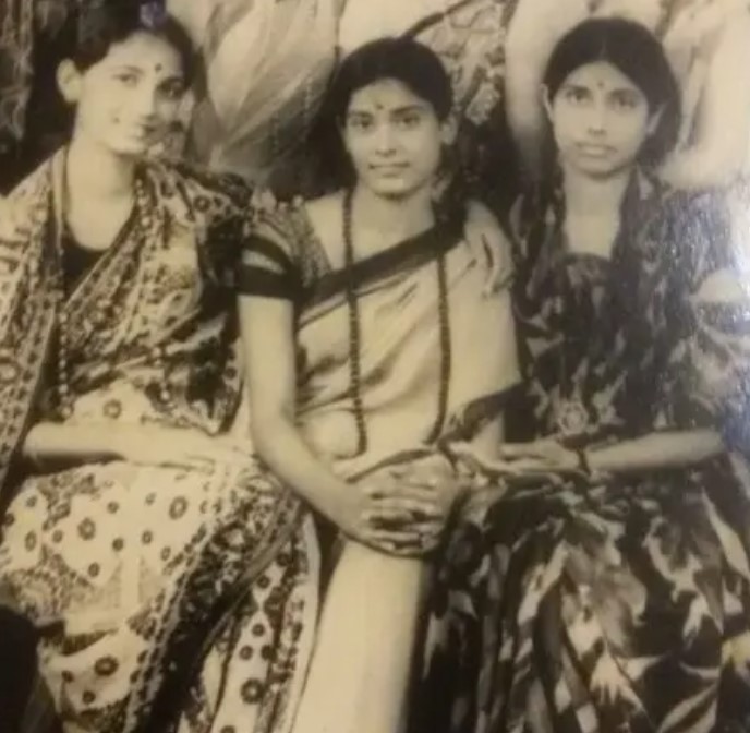 Kalyani Banerjee with her sisters Jayanti Chatterjee and Hashi Chakraborty