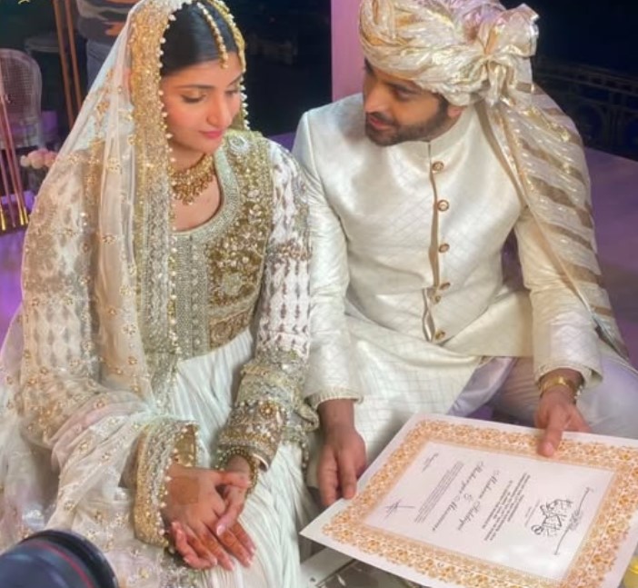 Maheen Siddiqui and her husband's wedding image
