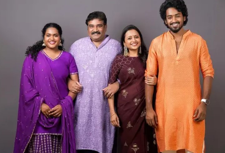 Manaswini Kanakala with her family