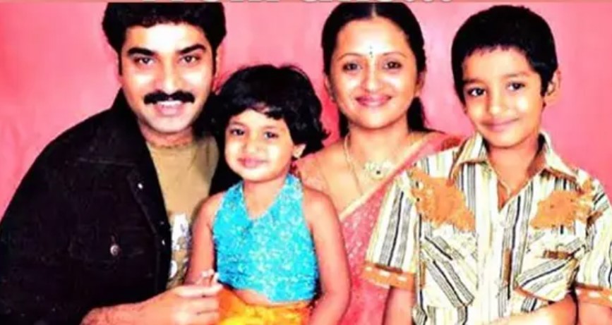 Manaswini Kanakala's childhood image with her family