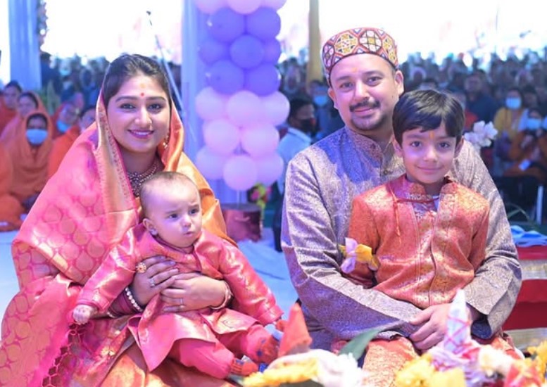 Mohena Singh with her husband and kids