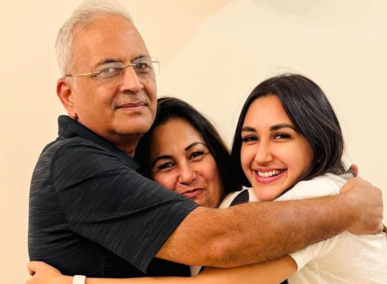 Nikita Dutta with her parents