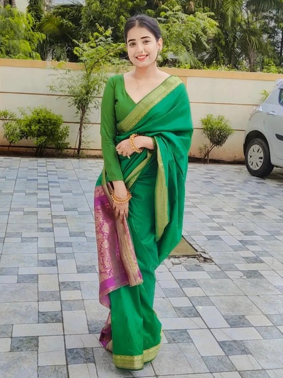 Sarika Bahroliya height