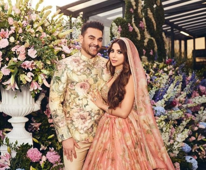 Shura Khan and her husband Arbaaz Khan's wedding image